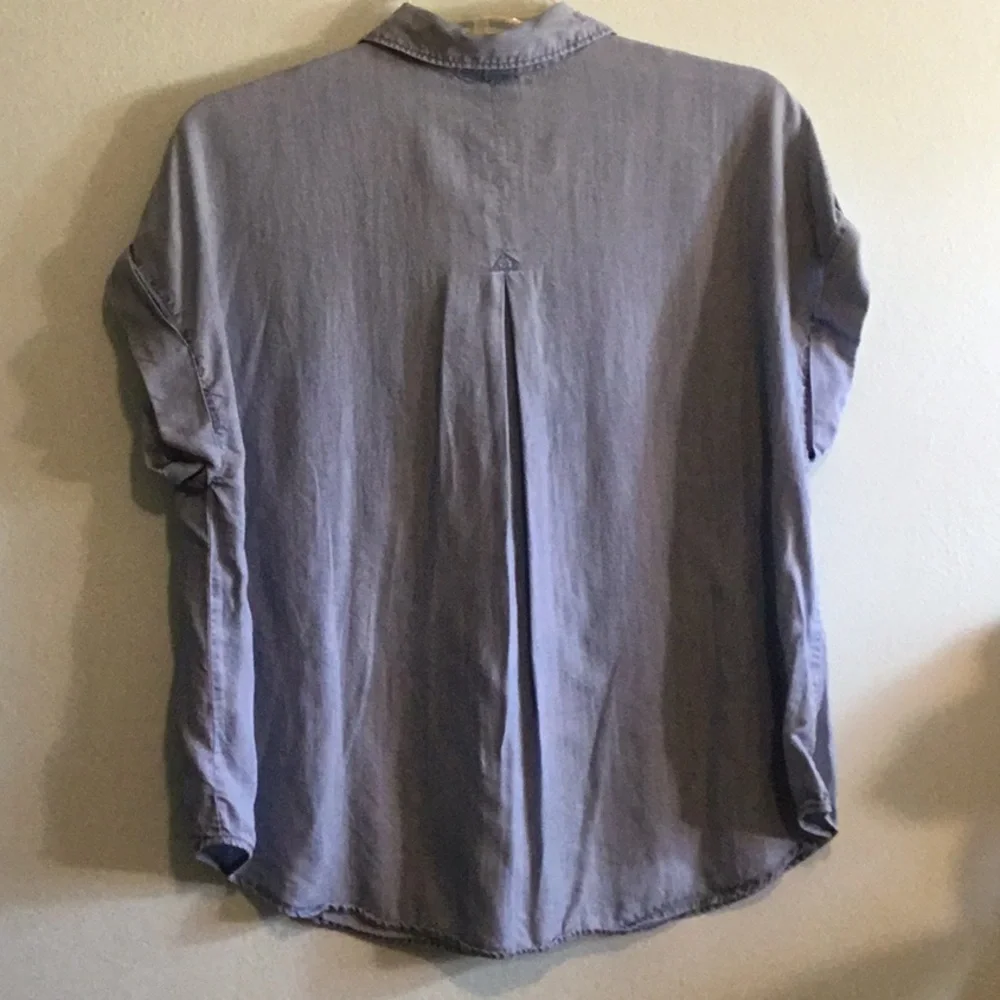 Liz Claiborne Chambray V-Neck Roll-Tab Tunic in Light Blue - Picture 3 of 5